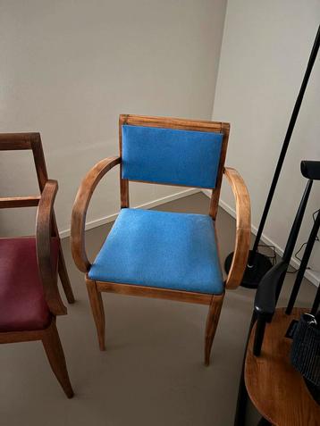 Vintage Houten Stoel met Blauwe en Rode Bekleding beschikbaar voor biedingen