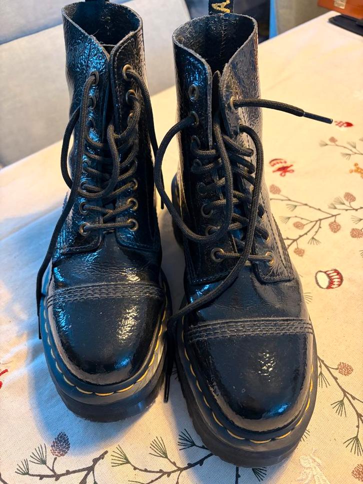 Dr. Martens Sinclair Platformlaarzen - Zwart Lakleer - Maat, Kleding | Dames, Schoenen, Nieuw, Zwart, Ophalen of Verzenden