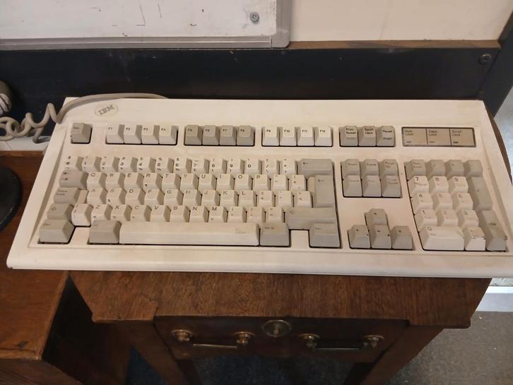 Vintage IBM Toetsenbord - Klassieker!, Computers en Software, Toetsenborden, Gebruikt, Qwerty, Bedraad, Ophalen of Verzenden