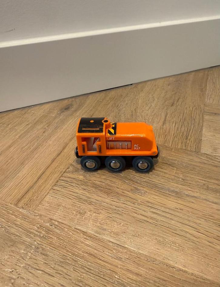Heel goed oranje Brio locomotief houten trein 33694 motorkap, Kinderen en Baby's, Speelgoed | Houten speelgoed, Zo goed als nieuw
