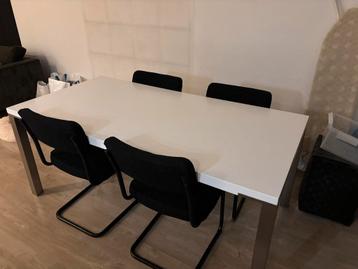 Eettafel 90x180 + 4 Stoelen beschikbaar voor biedingen