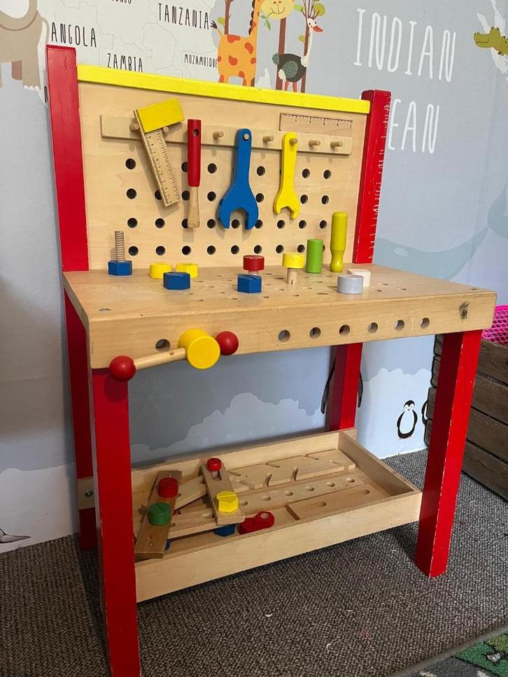 Houten speelgoed werkbank met gereedschap, Kinderen en Baby's, Speelgoed | Houten speelgoed, Zo goed als nieuw, Meubelstuk of Keukentje