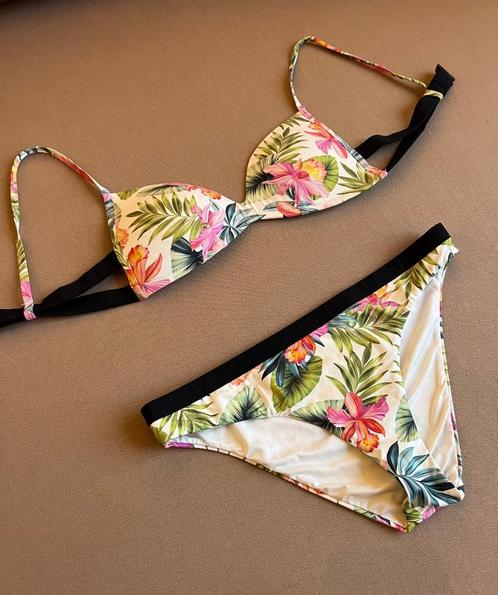 Calzedonia Cobey Floral/Tropical Top and Bikini, Kleding | Dames, Badmode en Zwemkleding, Gedragen, Bikini, Wit, Ophalen of Verzenden