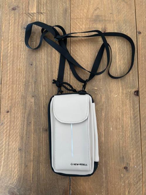 New Rebels waterafstotend telefoontasje – beige, Sieraden, Tassen en Uiterlijk, Tassen | Damestassen, Nieuw, Beige, Ophalen of Verzenden