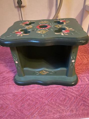 Vintage Houten Krukje / stoof met handgeschilderd bloemen beschikbaar voor biedingen