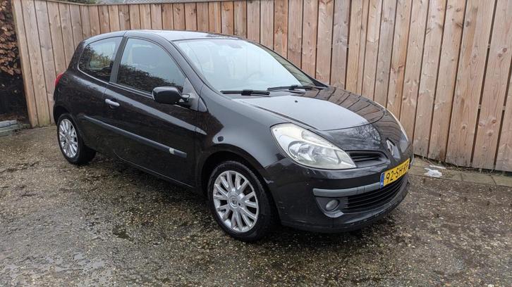 Renault Clio 1.4 16V 72KW 3-DRS E4 2006 Zwart, Auto's, Renault, Particulier, Clio, Benzine, C, Hatchback, Handgeschakeld, Origineel Nederlands