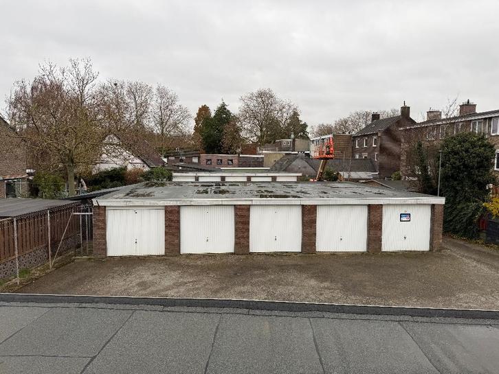 Te huur opslagbox/ garagebox Rafaëlstraat 2 te Geleen, Auto diversen, Autostallingen en Garages
