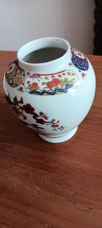 Porseleinen Vaas met Bloemenmotief, Antiek en Kunst, Antiek | Vazen, Ophalen of Verzenden