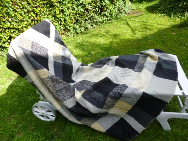 wollen Aabe deken 230 x 200 cm  2 persoons, Huis en Inrichting, Woonaccessoires | Plaids en Woondekens, Gebruikt, Ophalen of Verzenden