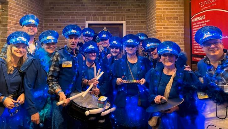 Ut lup gesmeerd met deze Blue Band!! Super leuke pakken, Kleding | Dames, Carnavalskleding en Feestkleding, Zo goed als nieuw