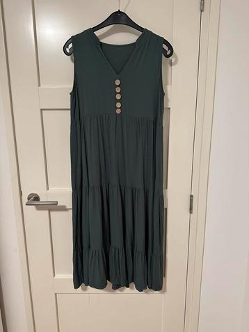 Jurk zonder mouwen: nieuw. Nooit gedragen. Maat medium beschikbaar voor biedingen