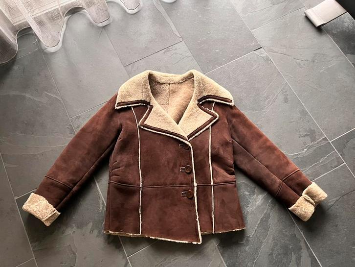 Nieuwstaat lammy suede winter jas maat 40, Kleding | Dames, Jassen | Winter, Zo goed als nieuw, Maat 38/40 (M), Bruin, Ophalen of Verzenden