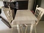 Brocante tafel en twee stoelen, Huis en Inrichting, Stoelen, Ophalen, Gebruikt, Twee, Wit