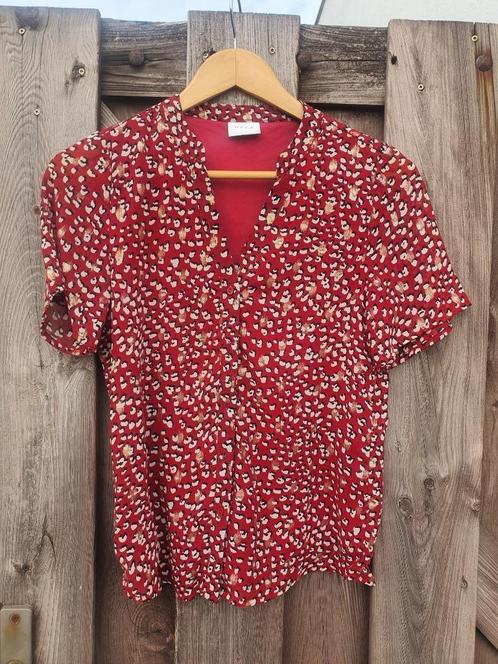 Rood T-shirt met Gouden Details Maat XS - Villa, Goed, Kleding | Dames, T-shirts, Maat 34 (XS) of kleiner, Rood, Korte mouw, Ophalen of Verzenden