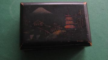 Antiek Japans doosje  beschikbaar voor biedingen