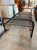 1-persoons bedframes 3 stuks, €20 per stuk, Antiek en Kunst, Antiek | Meubels | Bedden, Ophalen