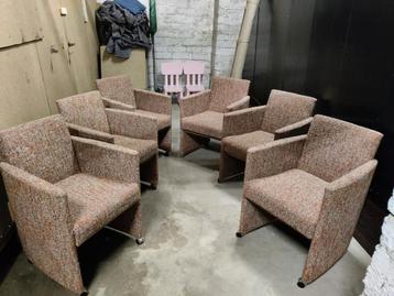 Stoelen  beschikbaar voor biedingen