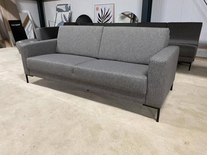 SALE: Nieuwe 3-zitsbank Daisy Grey 210x90 cm, Huis en Inrichting, Banken | Bankstellen, Nieuw, Rechte bank, Driepersoons, 200 tot 250 cm