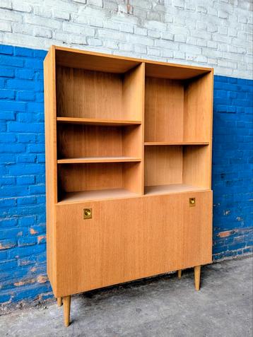 Vintage lichte houten wandkast, Denemarken 1960s beschikbaar voor biedingen