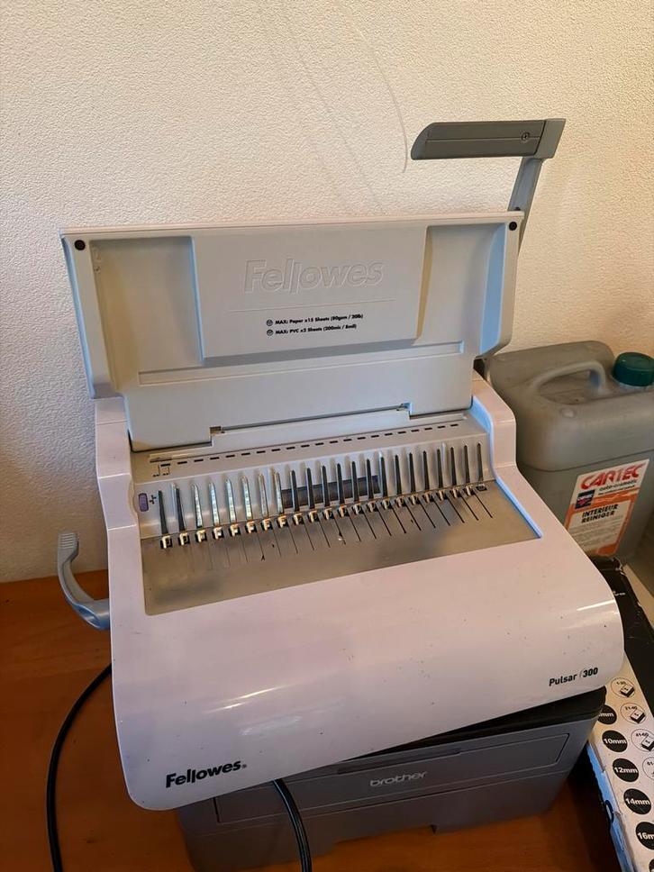 Fellowes Pulsar 300 Inbindmachine + Ringbanden, Verzamelen, Boekenleggers, Gebruikt, Overige onderwerpen, Ophalen of Verzenden