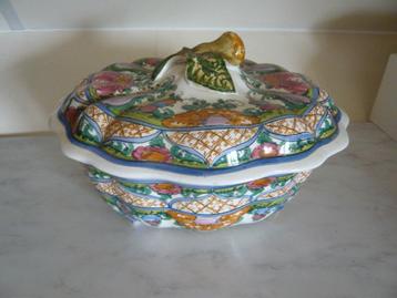 Griekse terrine dekschaal -fruitschaal van 1985 25x27x20 cm  beschikbaar voor biedingen