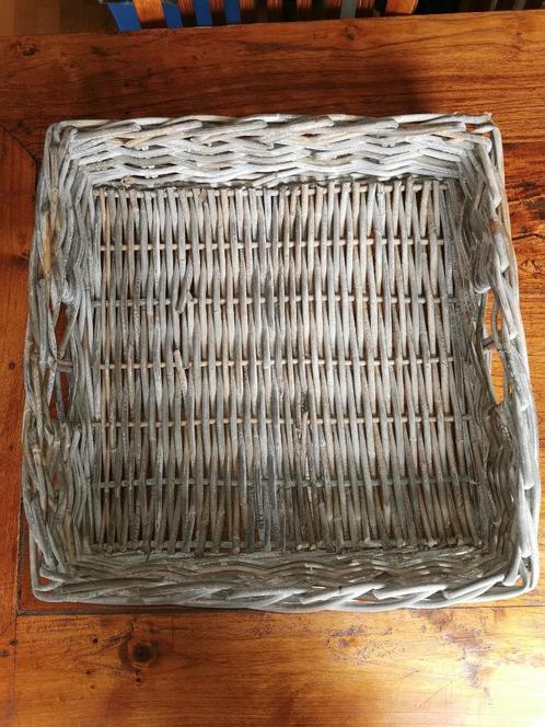 Vierkanten Rieten mand., Huis en Inrichting, Woonaccessoires | Schalen en Manden, Zo goed als nieuw, Mand, Rechthoekig, Riet, Ophalen