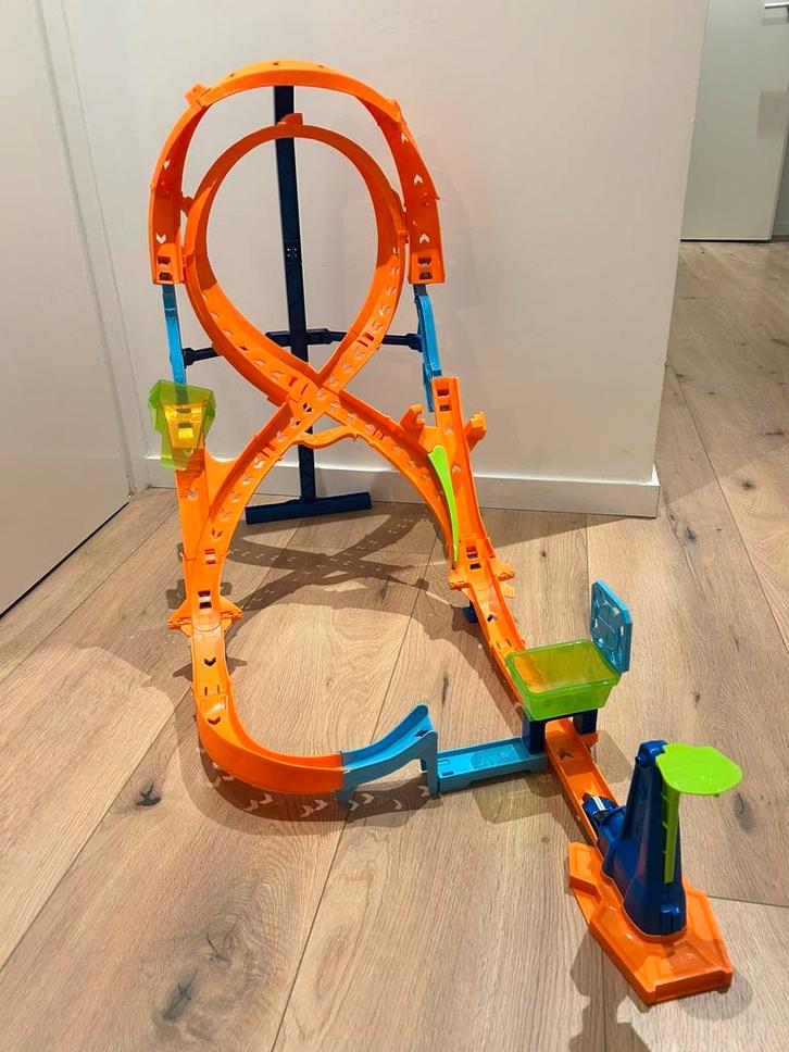 Hotwheels Action Vertical 8, Kinderen en Baby's, Speelgoed | Speelgoedvoertuigen, Gebruikt, Ophalen