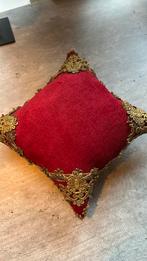 Antiek Bruidskussen - Rood met Gouden Details, Antiek en Kunst, Curiosa en Brocante, Ophalen of Verzenden