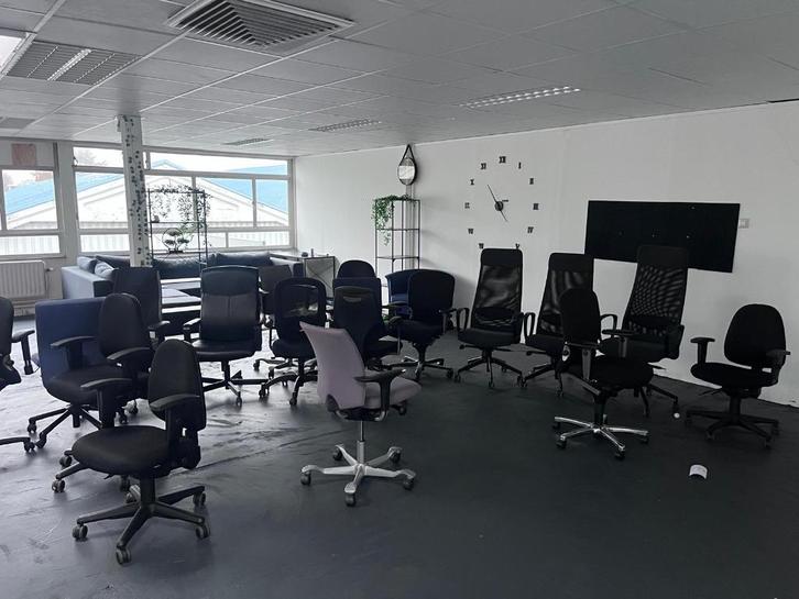 Bureau-stoelen en tafels (en nog meer), Huis en Inrichting, Bureaus, Gebruikt, Ophalen