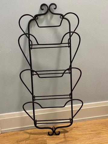 Brocante kranten rek  beschikbaar voor biedingen