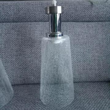 Hanglamp met 4 glazen kappen beschikbaar voor biedingen