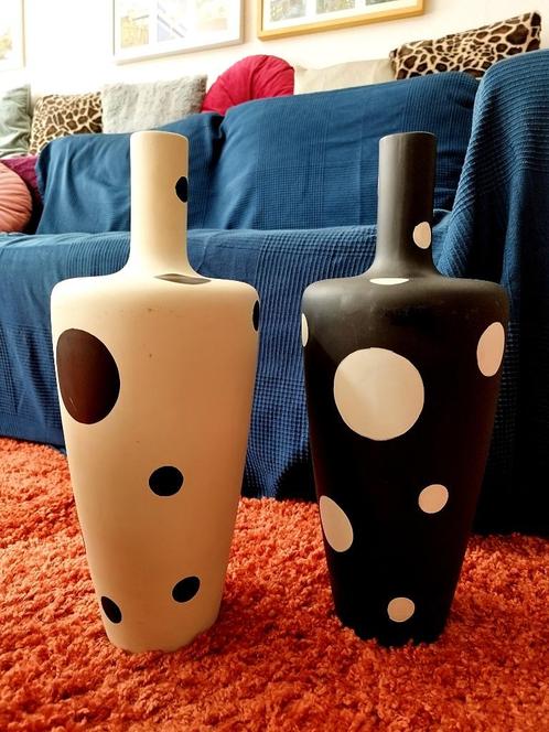 VAAS, Huis en Inrichting, Woonaccessoires | Vazen, Zo goed als nieuw, Zwart, Minder dan 50 cm, Aardewerk of Porselein, Ophalen