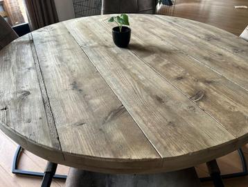 Zaterdag 2 augustus: uitverkoop van onze ronde eettafels! beschikbaar voor biedingen