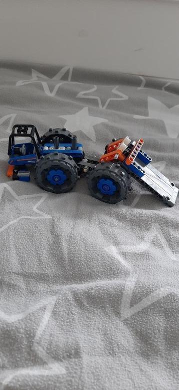 LEGO TECHNIC AFVALPERSDOZER & GELEDE TRUCK beschikbaar voor biedingen