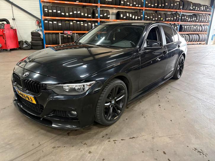 BMW F30 328i 2015 Zwart, Auto's, BMW, Particulier, 3-Serie, Benzine, Sedan, Automaat, Geïmporteerd, Zwart, Zwart, Leder, Achterwielaandrijving