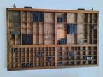 Decoratieve letterbak lade met veel letters, alles origineel, Ophalen of Verzenden