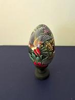 Handbeschilderd houten ei op standaard / Indonesie, Huis en Inrichting, Verzenden, Zo goed als nieuw