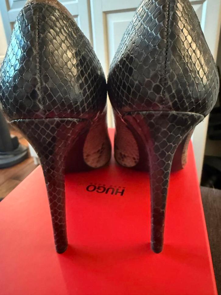 Elegante Hugo Boss pumps, Kleding | Dames, Schoenen, Zo goed als nieuw, Pumps, Zwart, Ophalen of Verzenden