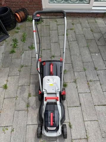 PATTFIELD Accu-grasmaaier  beschikbaar voor biedingen
