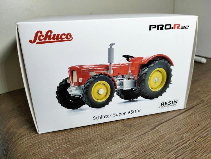 Te koop Schuco Schlüter Super 950 V Resin pro.r 32 II.(D), Hobby en Vrije tijd, Modelauto's | 1:32, Zo goed als nieuw, Tractor of Landbouw