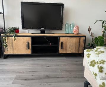 industrieel TV-meubel – mangohout & zwart metaal beschikbaar voor biedingen