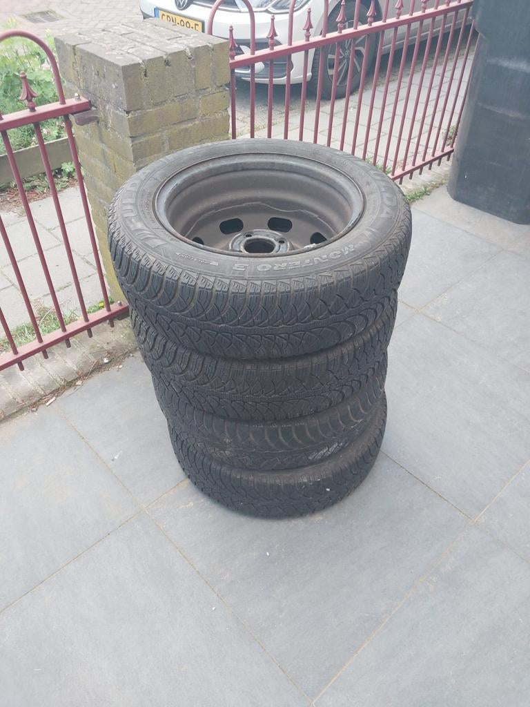 4x Winterbanden op velg 185/65R15 voor Peugeot 207, Ophalen, Gebruikt, 15 inch, Banden en Velgen