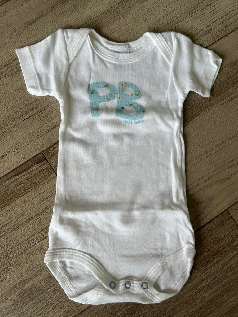 Petit Bateau romper wit met PB print, Kinderen en Baby's, Ophalen of Verzenden, Zo goed als nieuw, Jongetje of Meisje, Nacht- of Onderkleding