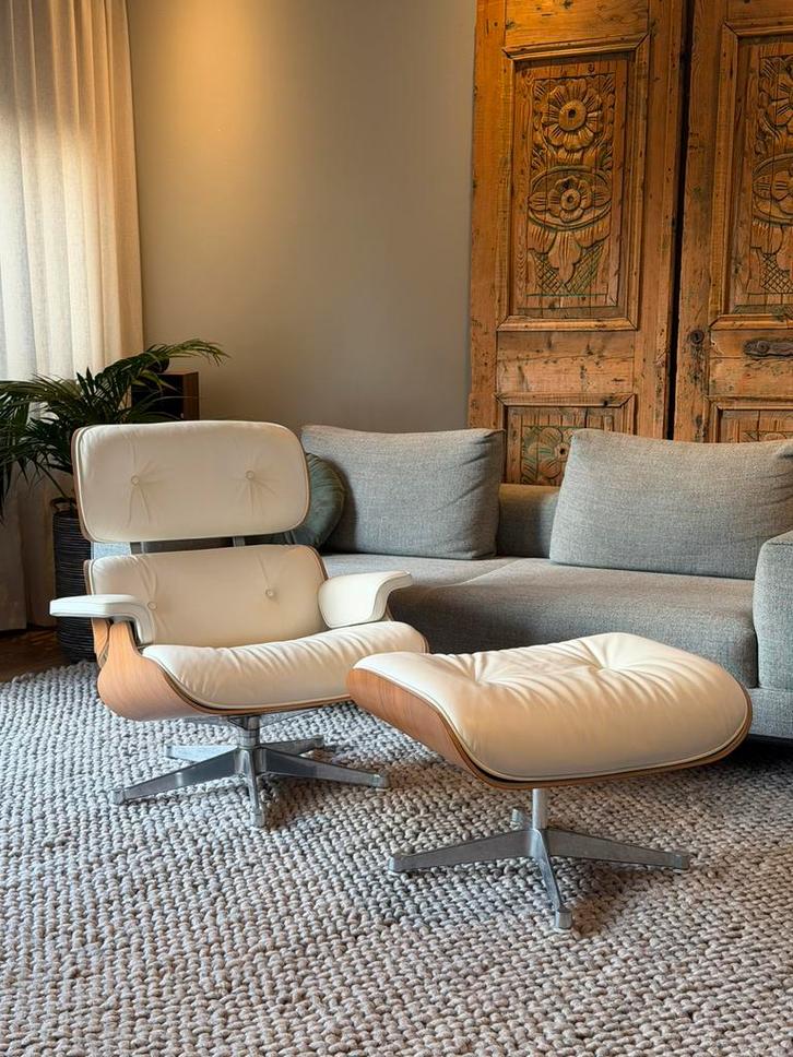 Vitra Eames Lounge Chair + Ottoman, Huis en Inrichting, Fauteuils, Zo goed als nieuw, Hout, Leer, Metaal, Overige materialen, 75 tot 100 cm