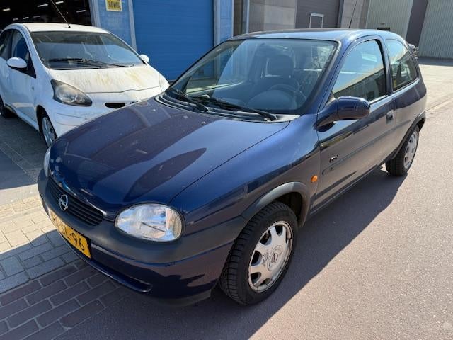 Opel Corsa 1.4i CDX 1998 Automaat - APK 12-12-2026 Leuke en, Auto's, Oldtimers, Stof, 1389 cc, Origineel Nederlands, Bedrijf