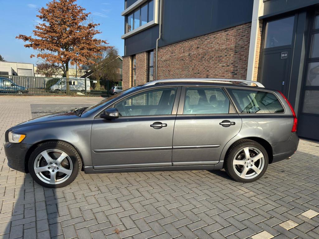 Volvo V50 2.4 D5 Momentum, Auto's, Volvo, Gebruikt, Diesel, Zilver of Grijs, 154 €/maand