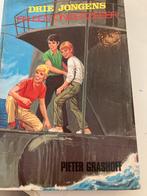 Drie Jongens en een Onderzeeër - Pieter Grashoff, Ophalen of Verzenden, Gelezen, Fictie algemeen