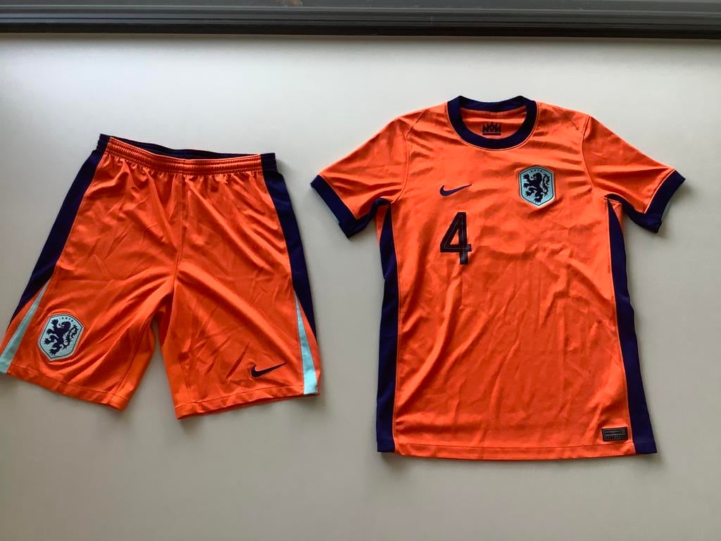 Nike Nederlands Virgil Van Dijk T-Shirt+broekje 158-170, Ophalen of Verzenden, Nieuw, Buitenlandse clubs, Shirt
