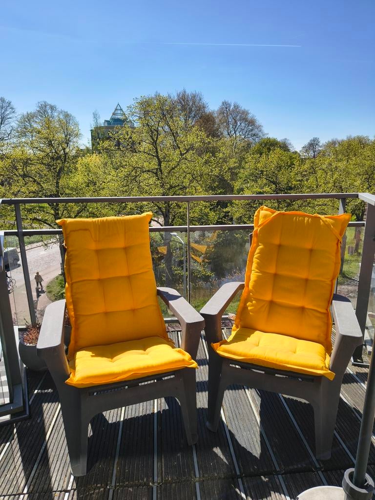2x Kunststof tuinstoelen met kussens, Ophalen, Gebruikt, Kunststof