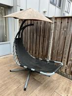 Comfortabele hangstoel met parasol in goede conditie, Ophalen of Verzenden, Gebruikt, Metaal